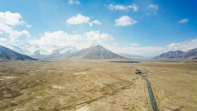 新疆多个休眠火山，新疆有火山岩吗（新疆神秘的帕​米尔之眼）