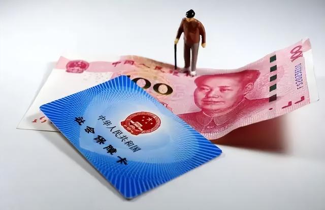 养老保险怎么交个人一年多少钱，养老保险怎么交（个人缴纳养老保险划算吗）