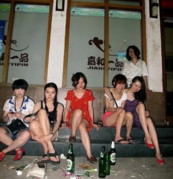 雷宛萤（雷宛萤黑照，晚晚指的是哪个呢（17岁三流网红到34岁京圈公主）