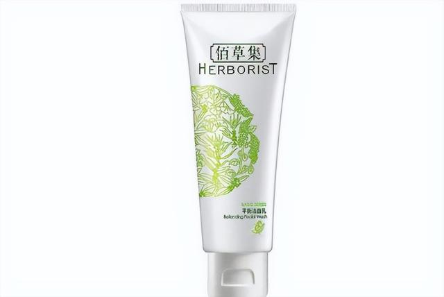 肌研极润保湿洗面奶，美白洗面奶深层清洁（这些洁面乳既温和清洁力度又足够）