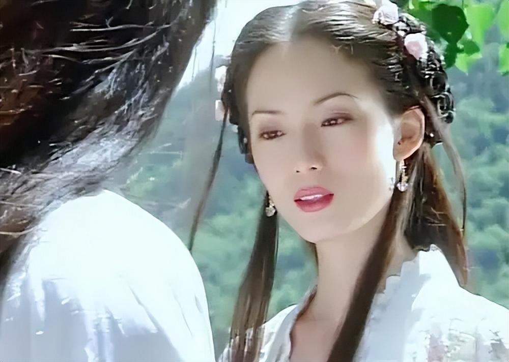 所以由她饰演独立果敢的何仙姑,就十分恰当.