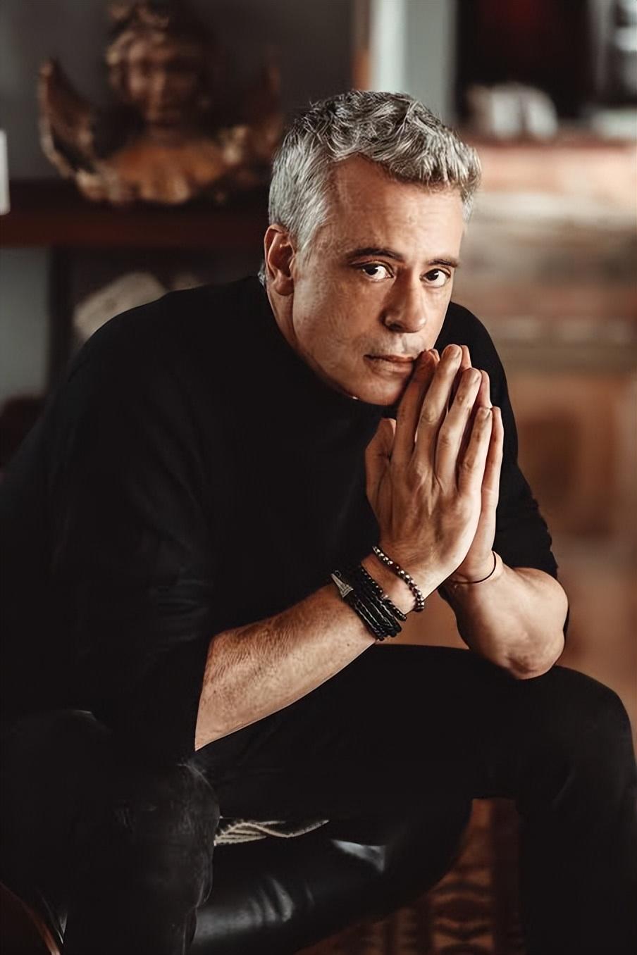 男星伯蒂凌晨坠楼去世!送医抢救无效终年54岁,坠落车库现场曝光