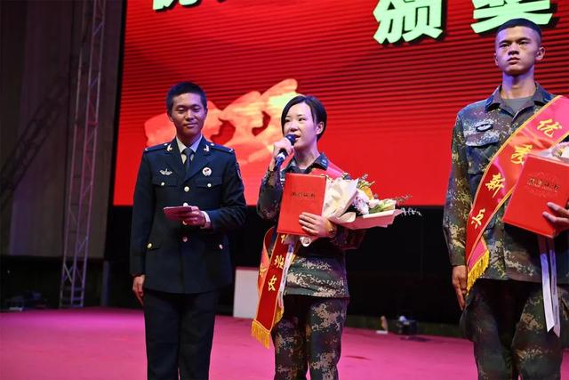 送新兵祝福语简短，家人送新兵祝福语简短（这份临别赠礼有点“硬”）