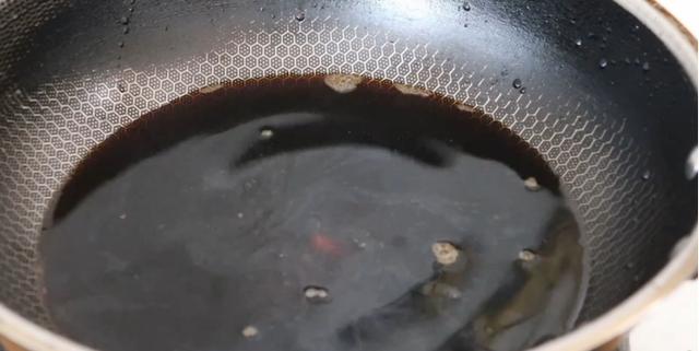 怎样做糖醋蒜才好吃，怎样做糖醋蒜最好吃窍门（农村老奶奶教我腌糖蒜）