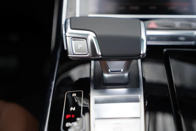 奥迪派克峰内饰图片，奥迪派克峰报价及图片（价值2.7亿的奥迪）