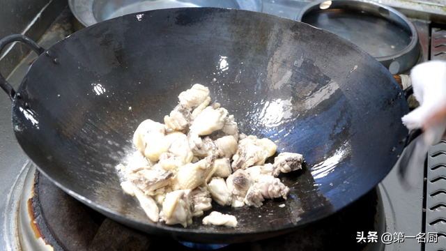 如何炖老母鸡汤好喝又营养，母鸡汤放什么材料煲汤好喝（鸡汤这样炖绝了）