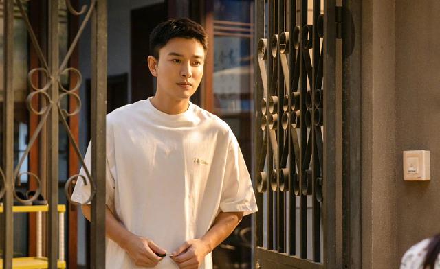 贾乃亮个人资料简介，贾乃亮个人资料简介及家世（再看贾乃亮和李小璐的婚姻）