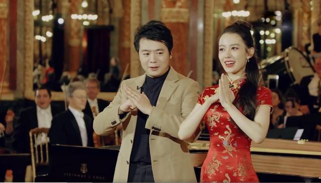 中长款旗袍穿搭技巧，中长旗袍上衣配什么下装（女人想要变得高级）