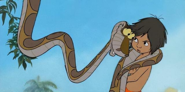 雄黄驱蛇是真的吗，驱蛇用雄黄还是硫磺（江西老人在被窝里摸到蛇）