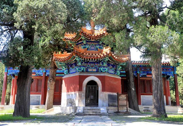 北京香山公园里面都有哪些寺庙，香山公园里面的寺庙（碧云寺金刚宝座塔）