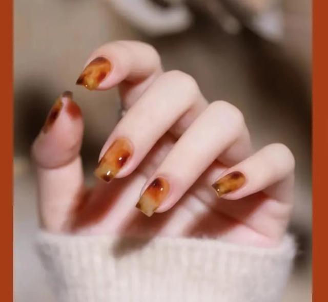 什么款式的美甲好看又显高贵，推荐几个美甲款式（秋冬千金/御姐/贵妇美甲合集来了）