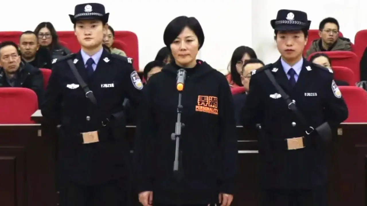 姜保红是如何进行"情色交易"的?