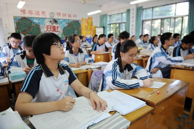 怀孕可以喝酸奶吗，假孕竟然也是两道杠一深一浅（16岁护士送孕妇回家）