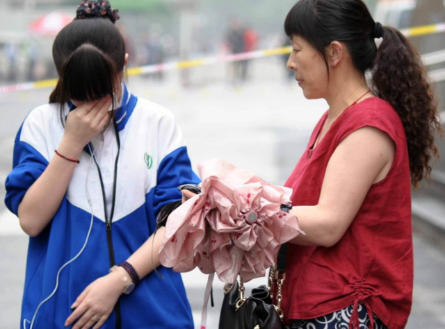 专科学校学费一般多少钱，2020晋中师范高等专科学校学费多少钱一年-收费标准（民办二本和公立大专的区别）