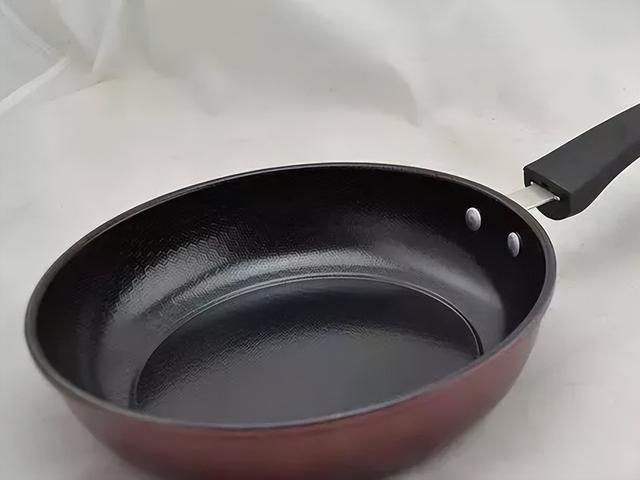 麦饭石锅怎么开锅，新麦饭石锅第一次怎么开锅视频（别再花冤枉钱买劣质锅）