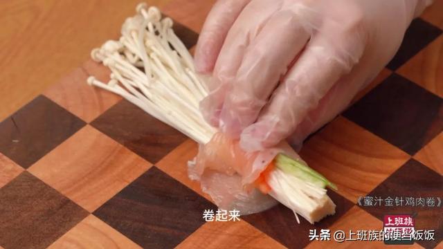 水煮鸡胸肉煮多久，水煮鸡胸肉要煮多久（鸡胸肉好吃有诀窍）