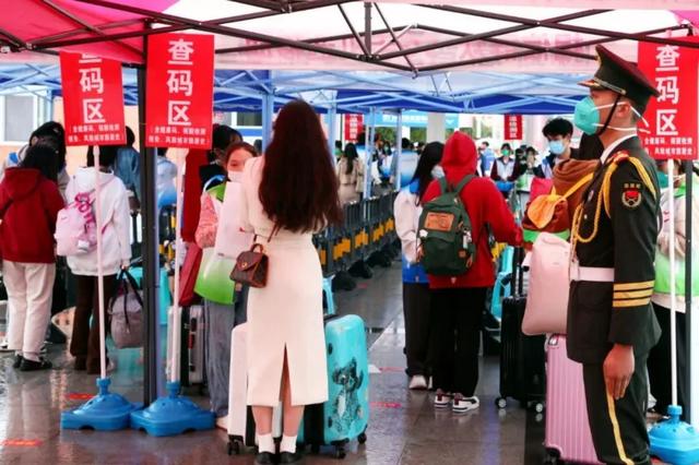 四川信息技术学院，2022年四川信息职业技术学院有哪些院系和专业（四川省高职院校入学当天美照曝光）