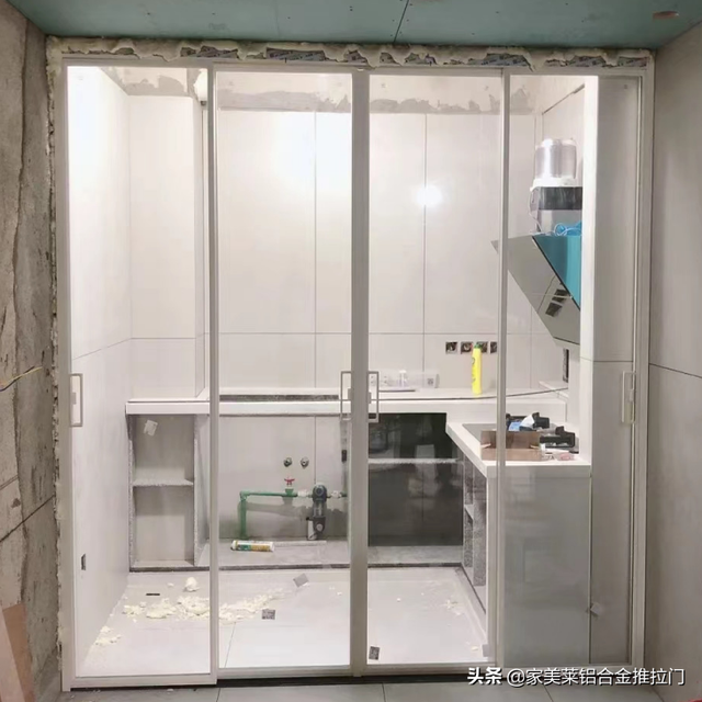 关于阳台推拉门的安装方法和注意事项你有必要了解，安装阳台推拉门需要注意什么（阳台想安装铝合金推拉门）