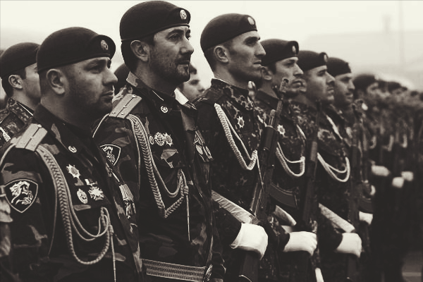 俄罗斯士兵被车臣割头，车臣战争有多恐怖（坦克履带碾碎战士的尸体）