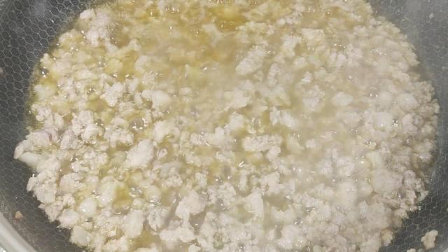 豆酱的做法，鸡蛋黄豆酱的做法（日销700份的炸酱秘方）