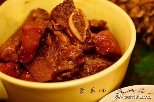 土豆烧牛肉拌饭窍门，土豆牛肉闷米饭浇饭（它是孩子生长发育“添加剂”一周一次强身健骨）