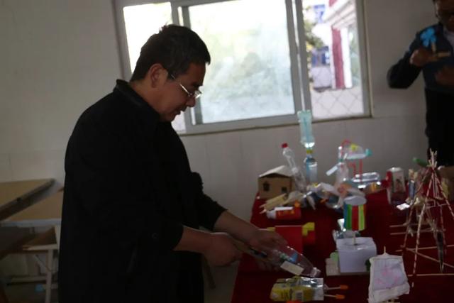 中学生科技小制作，中学生科技小（邓州市六高中科技小制作作品展）