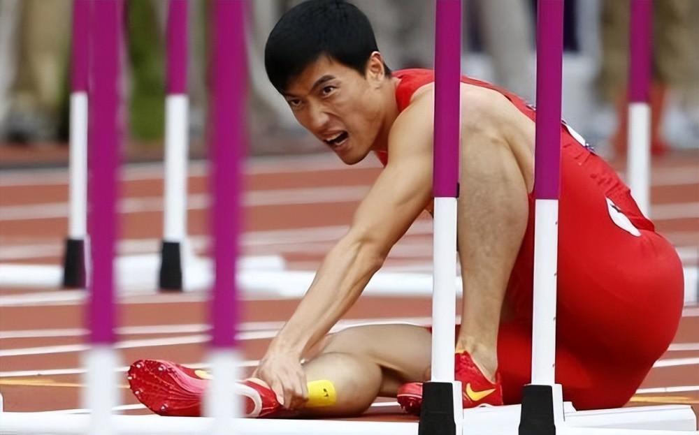 刘翔却公布了自己因为跟腱损伤,而无法参加比赛的消息.