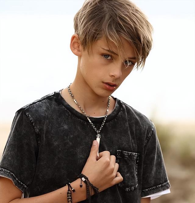 世界第一美少年，世界美少年（12岁就被誉为“世界第一美少年”）