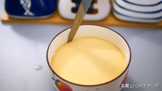 如何制作牛奶鸡蛋布丁，制作牛奶鸡蛋布丁的原理（教你在家自制焦糖布丁）