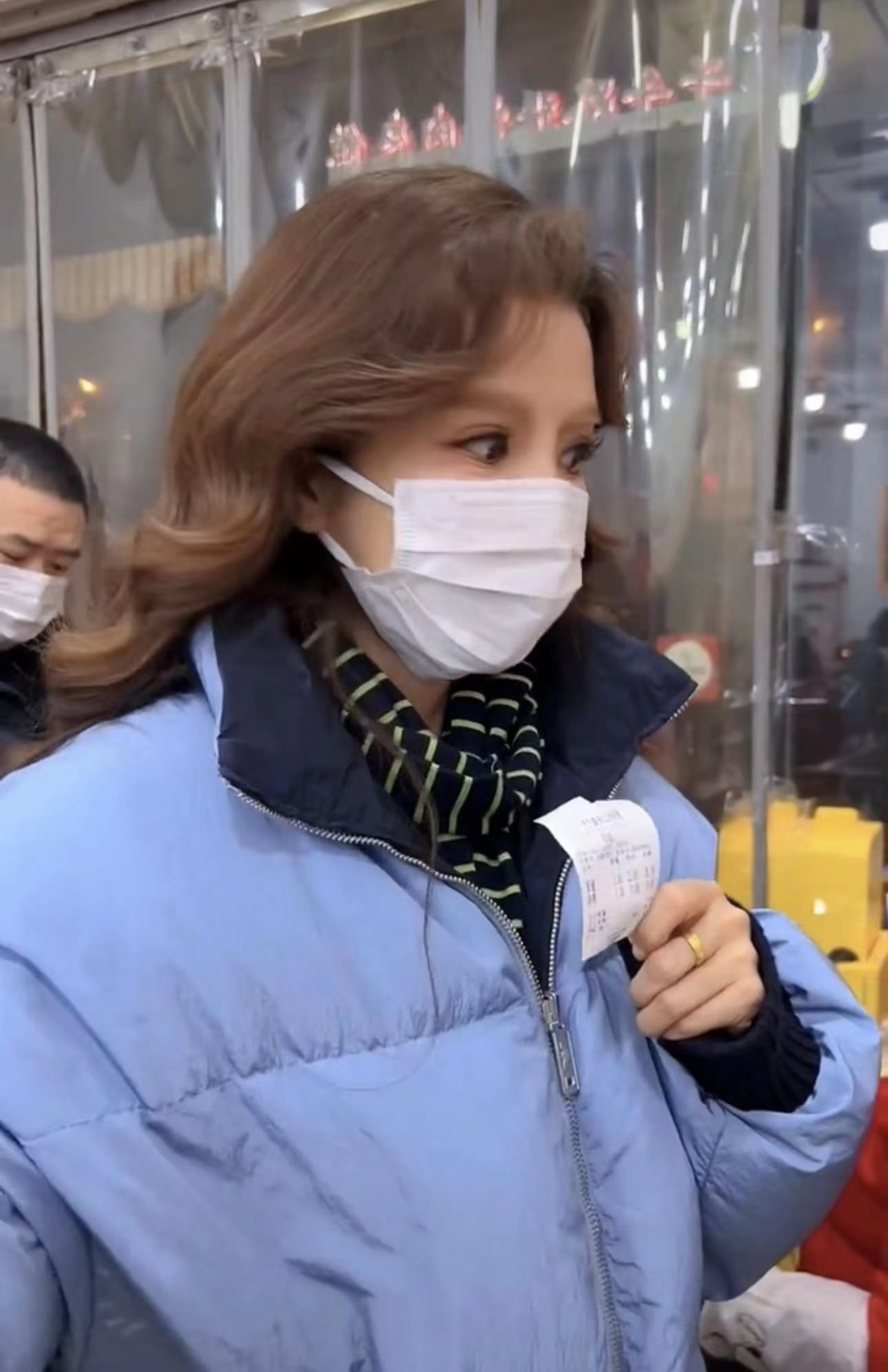 西安娱乐(49岁朱迅现身苍蝇小馆) - 悦闻天下