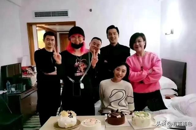 胡歌薛佳凝二人是谁给胡歌介绍的，为什么是她拿下了胡歌