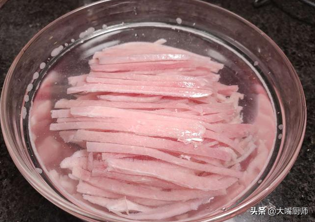 肉丝怎么炒才嫩，鱼香肉丝怎样炒好吃（学会3个技巧）