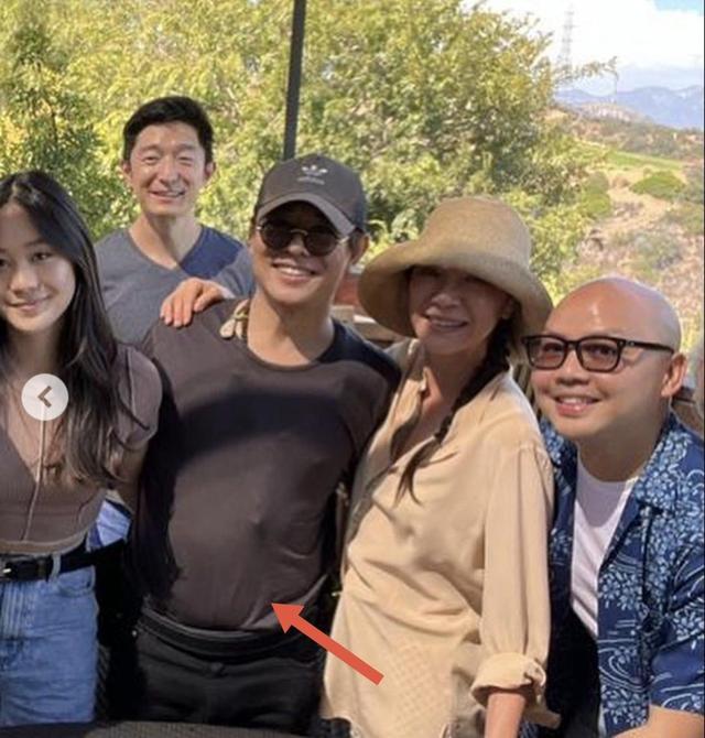 李连杰现在在哪里，功夫巨星李连杰现在哪里生活（与杨紫琼亲密合影感情好）