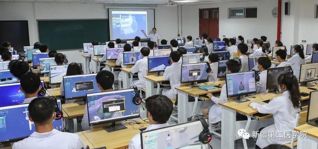 新疆第二医学院是公办吗，新疆第二医学院怎么样（我在新疆第二医学院等你）