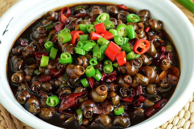 田螺要剪掉尾部吗，田螺尾部剪掉田螺还能活吗（田螺要想吃着放心）