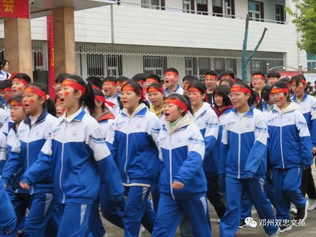 中考口号霸气押韵，2022初三中考励志口号霸气押韵句子（奋斗百日争朝夕）