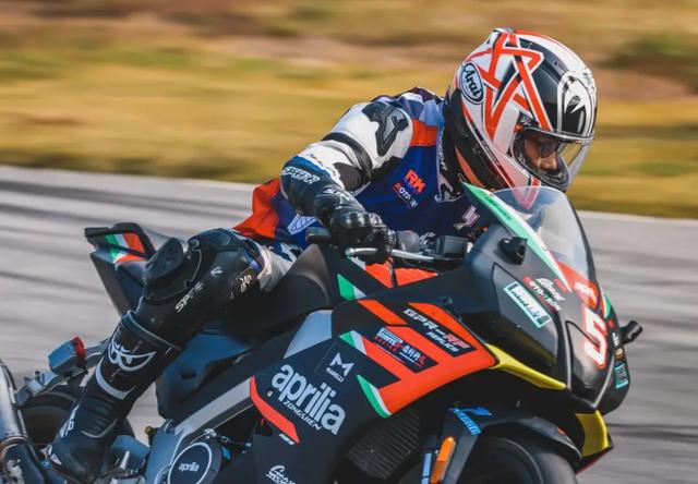 如何成为一名职业赛车手，怎么成为职业赛车手（原来普通人也可以成为专业车手）