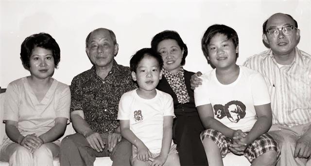 张学良子女还活着吗，94年张学良唯一活着的儿子回国