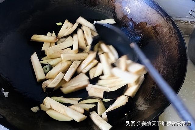 茄子辣椒西红柿的做法，西红柿茄子大辣椒的做法（辣椒西红柿炒茄子独家）