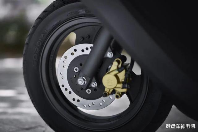 五羊本田喜鲨125踏板摩托车推荐，五羊本田发布2022款SCR125喜鲨