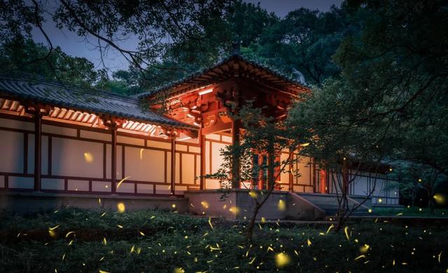 七八月份最适合旅游的地方，7-8月最适合旅游的地方（探索天地间的五光十色）