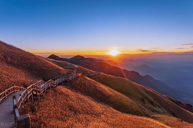 武功山旅行攻略，武功山旅游攻略（<附详细路线+交通+住宿+最佳旅游季节>）