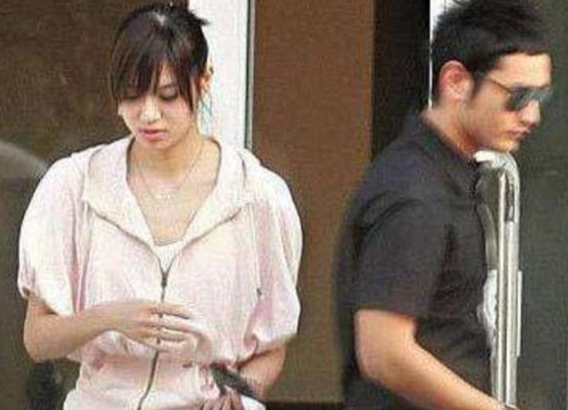 李菲儿：和黄晓明同居3年，因杨颖分手，35岁仍单身