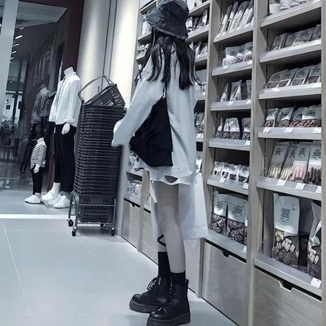 超拽头像微信，超拽头像（霸气超拽有范女生图）