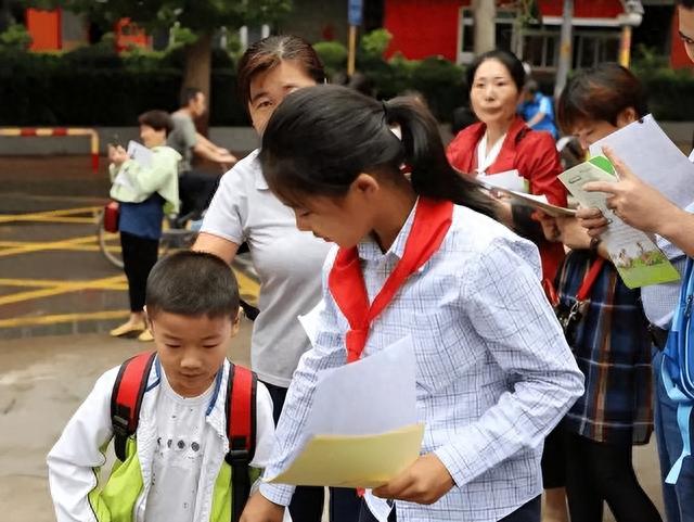 一年级入学年龄，教育部关于小学入学的年龄规定（一年级新生入学年龄有新调整）