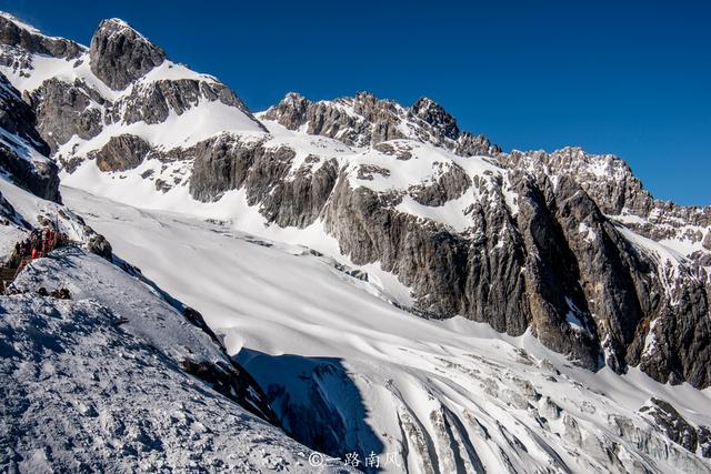 丽江古城有几个景点，丽江古城必去的几个景点（从绿意盎然到白雪皑皑）