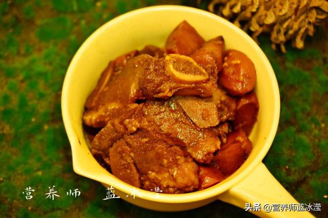 土豆烧牛肉拌饭窍门，土豆牛肉闷米饭浇饭（它是孩子生长发育“添加剂”一周一次强身健骨）