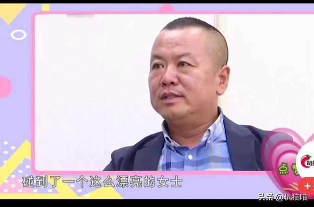 男人会随便抱一个女人吗，男人为什么喜欢和别的女人聊天暧昧（相中44岁未婚女郝某）