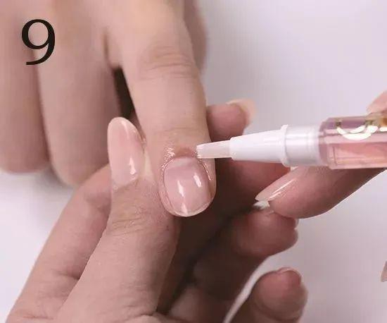 美甲怎么快速卸掉，怎么快速把美甲卸掉（最全的正确的涂甲油胶步骤——卸甲的操作步骤教程）