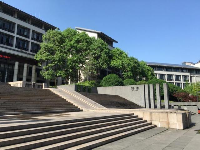 重庆理工大学是一本还是二本，重庆理工大学是一本吗 211（成立了市属高校第一个国家级大学科技园）